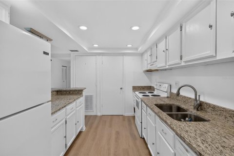 Condo in Lakeland, Florida, 2 bedrooms  № 2237180 - photo 18