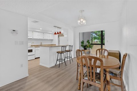 Condo in Lakeland, Florida, 2 bedrooms  № 2237180 - photo 13
