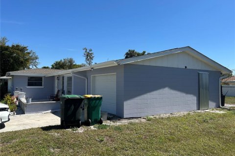 House in Port Charlotte, Florida 2 bedrooms, 115.85 sq.m. № 1575018 - photo 7