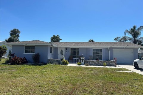 House in Port Charlotte, Florida 2 bedrooms, 115.85 sq.m. № 1575018 - photo 1