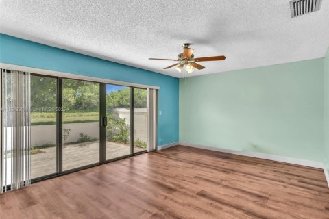 House in Boca Raton, Florida 3 bedrooms, 146.32 sq.m. № 1880009 - photo 15