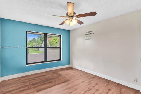 House in Boca Raton, Florida 3 bedrooms, 146.32 sq.m. № 1880009 - photo 24
