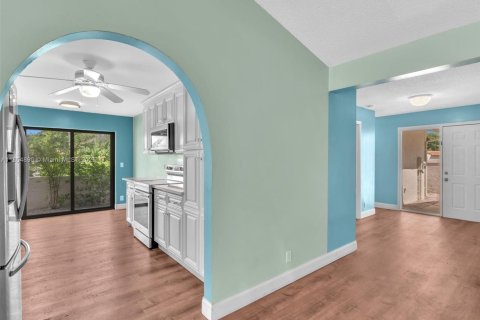 House in Boca Raton, Florida 3 bedrooms, 146.32 sq.m. № 1880009 - photo 7