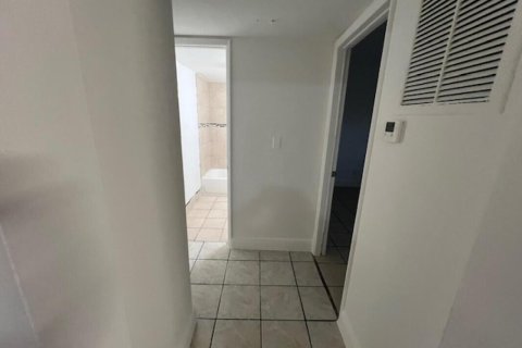 Apartment in West Palm Beach, Florida 2 bedrooms, 77.11 sq.m. № 2399947 - photo 4