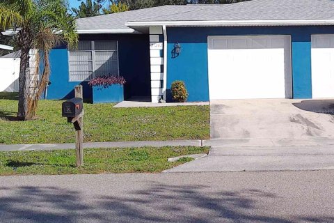 Apartment in Port Charlotte, Florida 2 bedrooms, 91.88 sq.m. № 1555624 - photo 1