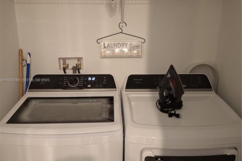 Touwnhouse à vendre à Palm Bay, Floride: 3 chambres, 133.41 m2 № 1977342 - photo 13