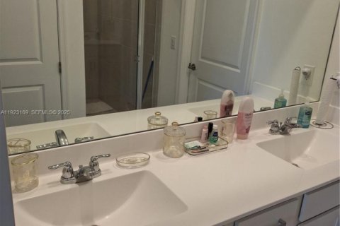 Touwnhouse à vendre à Palm Bay, Floride: 3 chambres, 133.41 m2 № 1977342 - photo 7