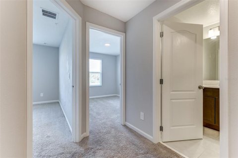 Townhouse in TOWNS AT LAKE MONROE COMMONS in Sanford, Florida 3 bedrooms, 147.44 sq.m. № 1902432 - photo 24