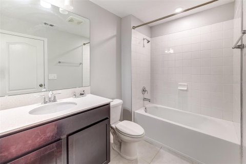 Townhouse in TOWNS AT LAKE MONROE COMMONS in Sanford, Florida 3 bedrooms, 147.44 sq.m. № 1902432 - photo 30