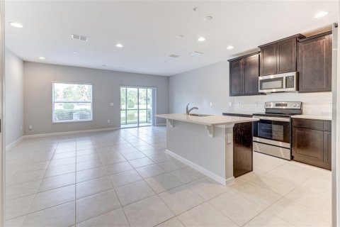 Townhouse in TOWNS AT LAKE MONROE COMMONS in Sanford, Florida 3 bedrooms, 147.44 sq.m. № 1902432 - photo 6