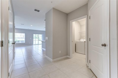 Townhouse in TOWNS AT LAKE MONROE COMMONS in Sanford, Florida 3 bedrooms, 147.44 sq.m. № 1902432 - photo 2