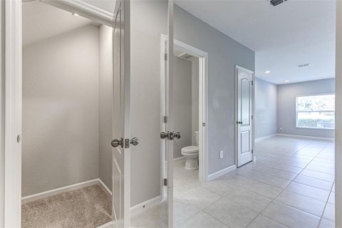 Townhouse in TOWNS AT LAKE MONROE COMMONS in Sanford, Florida 3 bedrooms, 147.44 sq.m. № 1902432 - photo 3