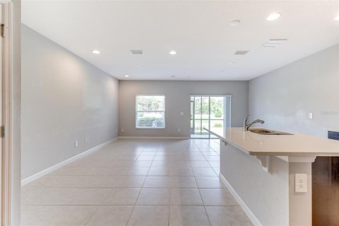 Townhouse in TOWNS AT LAKE MONROE COMMONS in Sanford, Florida 3 bedrooms, 147.44 sq.m. № 1902432 - photo 7