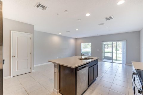 Townhouse in TOWNS AT LAKE MONROE COMMONS in Sanford, Florida 3 bedrooms, 147.44 sq.m. № 1902432 - photo 16