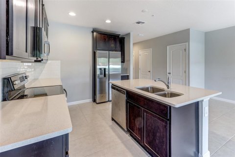 Townhouse in TOWNS AT LAKE MONROE COMMONS in Sanford, Florida 3 bedrooms, 147.44 sq.m. № 1902432 - photo 12