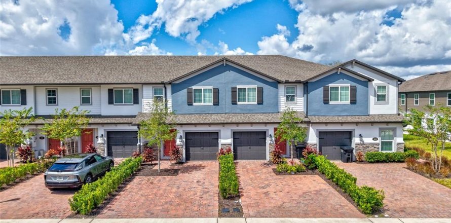 Adosado en TOWNS AT LAKE MONROE COMMONS en Sanford, Florida 3 dormitorios, 147.44 m2 № 1902432