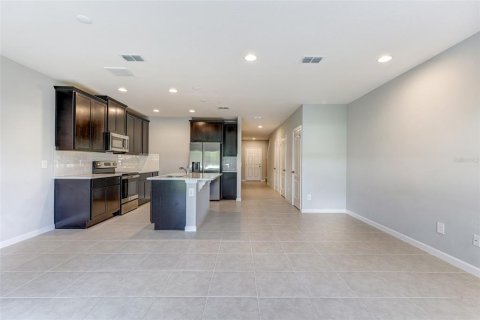 Townhouse in TOWNS AT LAKE MONROE COMMONS in Sanford, Florida 3 bedrooms, 147.44 sq.m. № 1902432 - photo 9