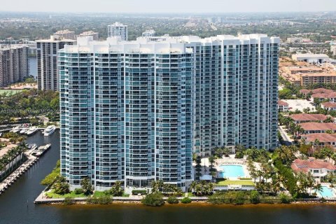 Снять в аренду кондоминиум в Авентура, Флорида 3 спальни, 304.16м2, № 1957934 - фото 12