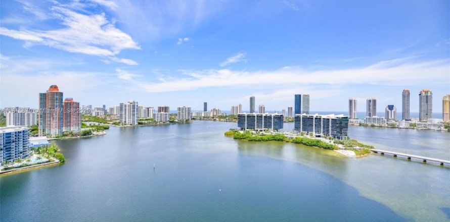 Кондоминиум с 3 спальнями в Авентура, Флорида № 1957934