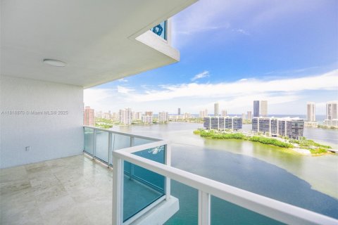 Снять в аренду кондоминиум в Авентура, Флорида 3 спальни, 304.16м2, № 1957934 - фото 3