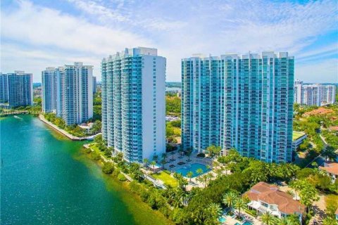 Снять в аренду кондоминиум в Авентура, Флорида 3 спальни, 304.16м2, № 1957934 - фото 11