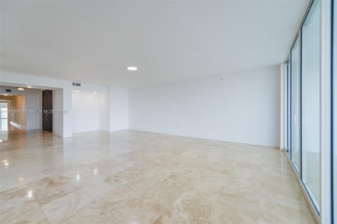 Снять в аренду кондоминиум в Авентура, Флорида 3 спальни, 304.16м2, № 1957934 - фото 18