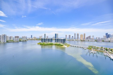 Снять в аренду кондоминиум в Авентура, Флорида 3 спальни, 304.16м2, № 1957934 - фото 7