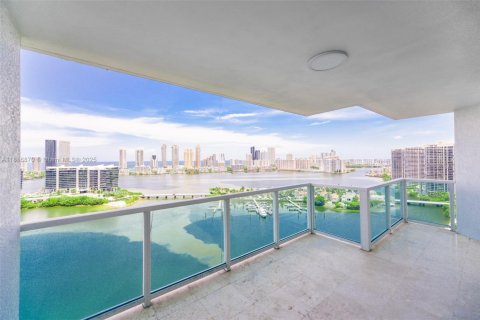 Снять в аренду кондоминиум в Авентура, Флорида 3 спальни, 304.16м2, № 1957934 - фото 4