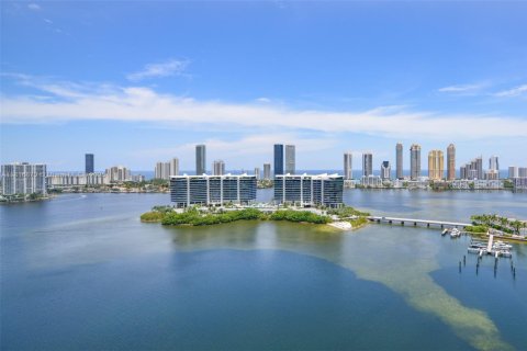 Снять в аренду кондоминиум в Авентура, Флорида 3 спальни, 304.16м2, № 1957934 - фото 6