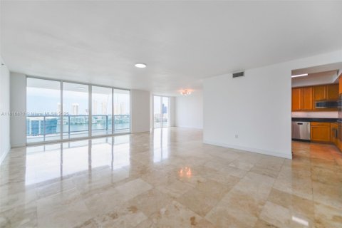 Снять в аренду кондоминиум в Авентура, Флорида 3 спальни, 304.16м2, № 1957934 - фото 15