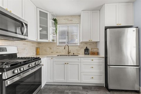 Touwnhouse à vendre à Tampa, Floride: 2 chambres, 143.63 m2 № 1901859 - photo 13