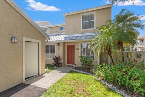 Touwnhouse à vendre à Tampa, Floride: 2 chambres, 143.63 m2 № 1901859 - photo 2