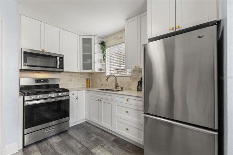 Touwnhouse à vendre à Tampa, Floride: 2 chambres, 143.63 m2 № 1901859 - photo 12