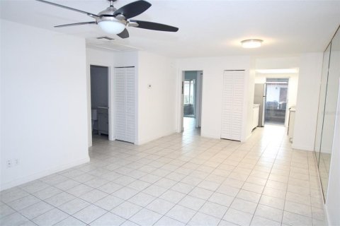 Adosado en venta en Kissimmee, Florida, 2 dormitorios, 81.29 m2 № 2214669 - foto 2