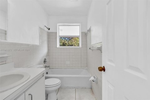 Commercial property in Lauderhill, Florida 180.42 sq.m. № 2047857 - photo 17