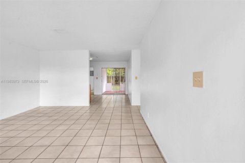 Commercial property in Lauderhill, Florida 180.42 sq.m. № 2047857 - photo 3