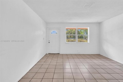 Commercial property in Lauderhill, Florida 180.42 sq.m. № 2047857 - photo 9