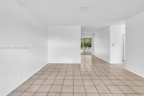 Commercial property in Lauderhill, Florida 180.42 sq.m. № 2047857 - photo 6