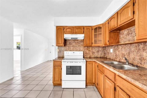 Commercial property in Lauderhill, Florida 180.42 sq.m. № 2047857 - photo 13