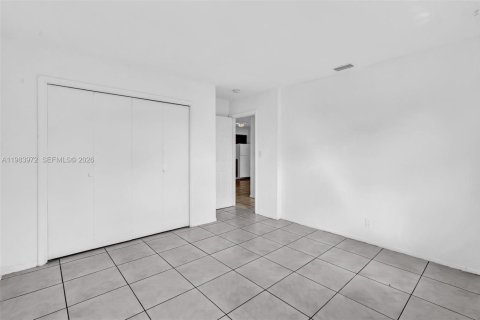 Commercial property in Lauderhill, Florida 180.42 sq.m. № 2047857 - photo 16