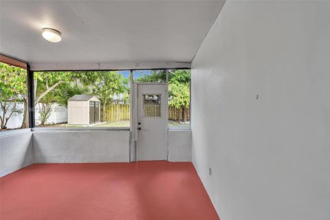 Commercial property in Lauderhill, Florida 180.42 sq.m. № 2047857 - photo 23