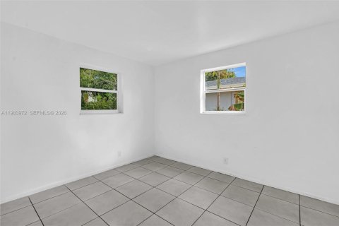 Commercial property in Lauderhill, Florida 180.42 sq.m. № 2047857 - photo 19