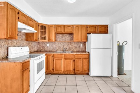 Commercial property in Lauderhill, Florida 180.42 sq.m. № 2047857 - photo 11