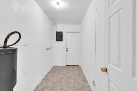 Commercial property in Lauderhill, Florida 180.42 sq.m. № 2047857 - photo 22