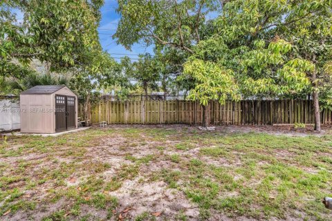 Commercial property in Lauderhill, Florida 180.42 sq.m. № 2047857 - photo 27