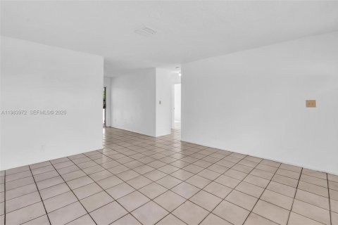 Commercial property in Lauderhill, Florida 180.42 sq.m. № 2047857 - photo 7