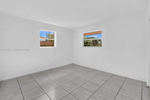 Commercial property in Lauderhill, Florida 180.42 sq.m. № 2047857 - photo 14