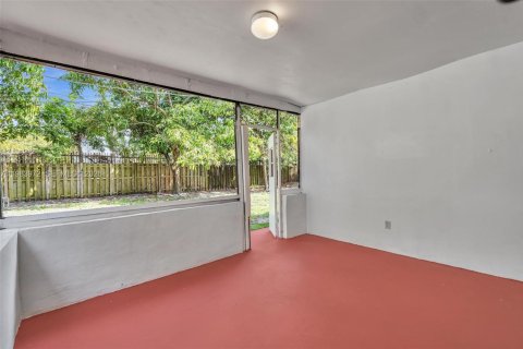 Commercial property in Lauderhill, Florida 180.42 sq.m. № 2047857 - photo 26