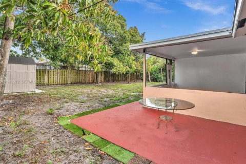 Commercial property in Lauderhill, Florida 180.42 sq.m. № 2047857 - photo 29