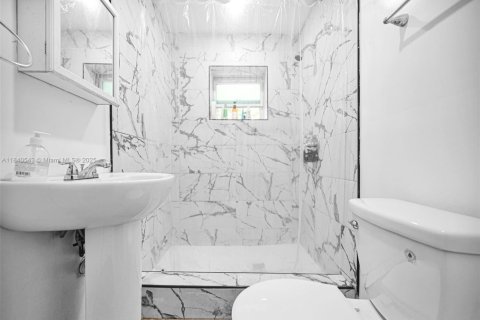 Villa ou maison à vendre à El Portal, Floride: 4 chambres, 138.98 m2 № 2005272 - photo 16